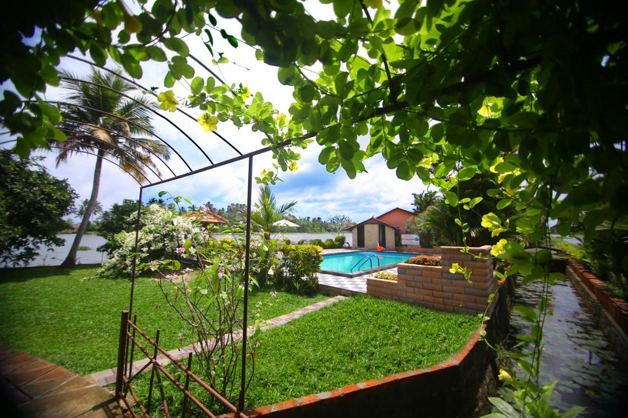 Green Palace Ayurveda Resort, Alleppey Alappuzha Zewnętrze zdjęcie
